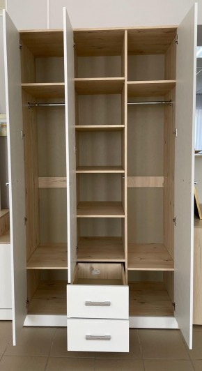 Шкаф "Милана" 3-х створчатый с 2 ящиками по центру в Лабытнанги - labytnangi.mebel-74.com | фото