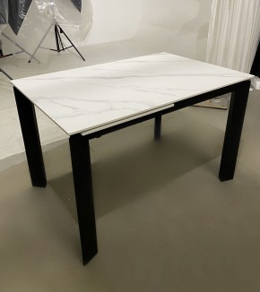 Стол CORNER 120 MATT WHITE MARBLE SOLID CERAMIC / BLACK, ®DISAUR в Лабытнанги - labytnangi.mebel-74.com | фото